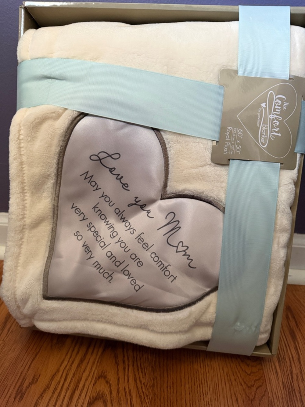 Love You Mom Plush Heart Throw Blanket - Cream & Light Gray